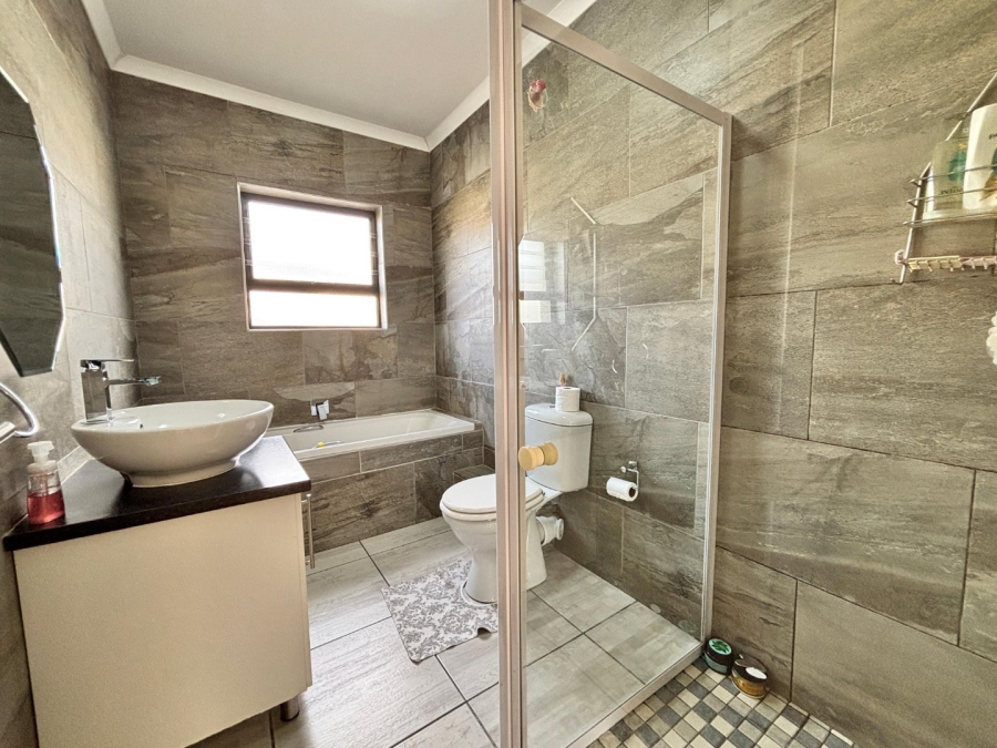 3 Bedroom Property for Sale in Fairview Golf Estate Western Cape